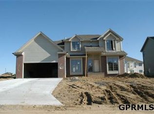 1905 W Diane Dr, Papillion, NE 68046