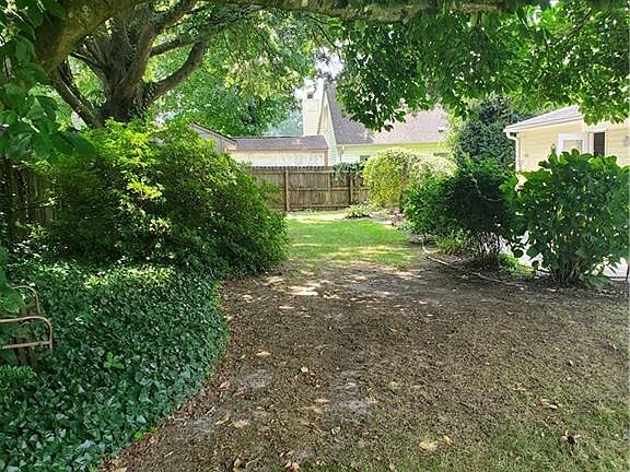 4th image of 908 Earl Of Chatham Ln
