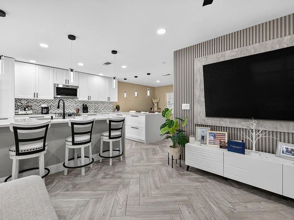 1st image of 172 Manor Cir