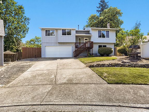 3rd image of 740 SE Camellia Ct