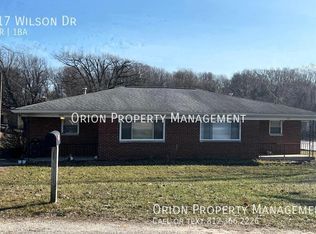 317 Wilson Dr, Bloomfield, IN 47424