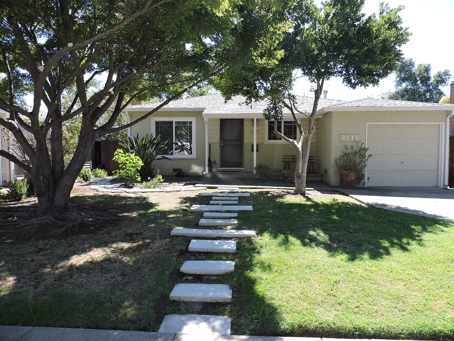 3 bed, 1217 sqft, $2,895 — Photo 1