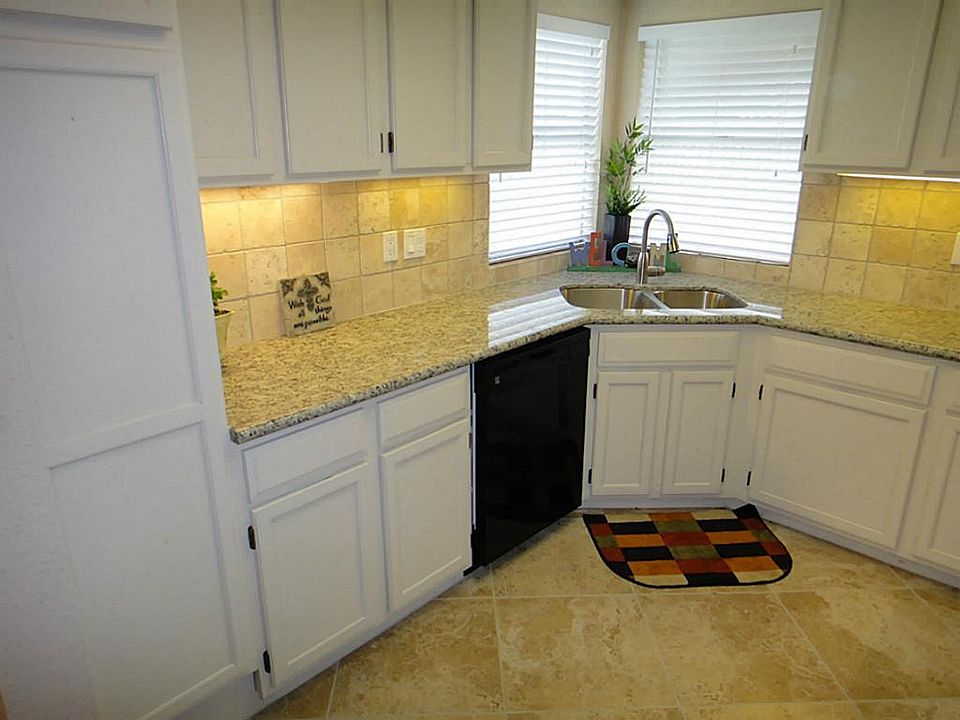 2nd image of 903 Mountain Meadows Dr