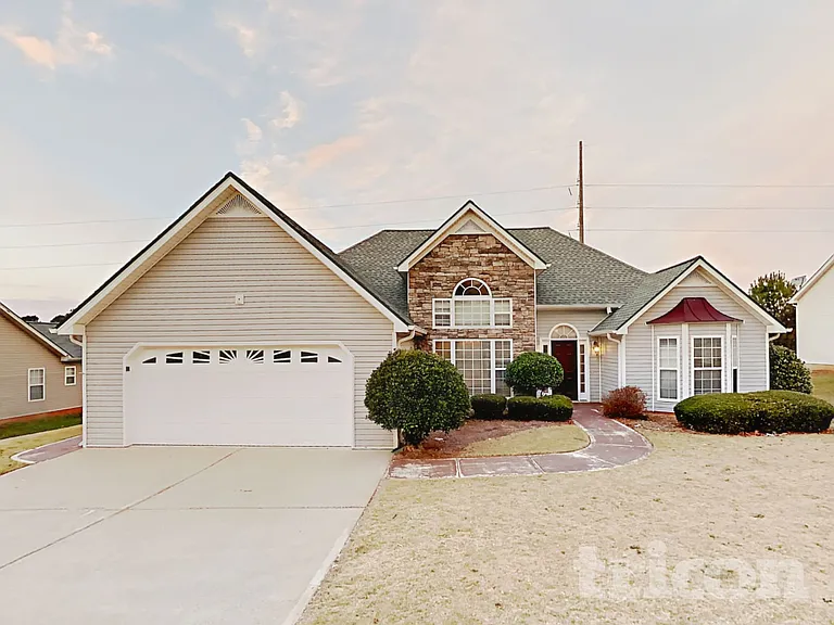 94 Oakview Dr — Photo 1