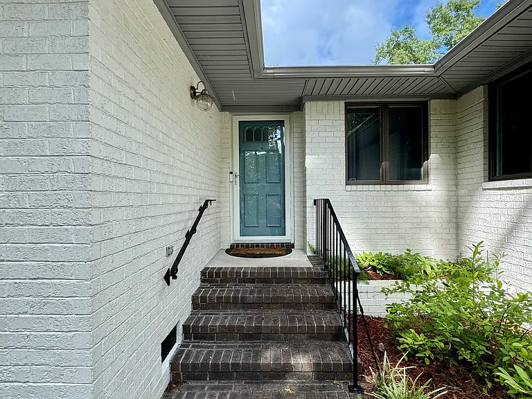 303 Long Leaf Dr — Photo 3