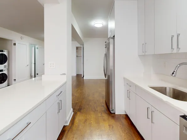 20 Beekman Place image 3 of 10