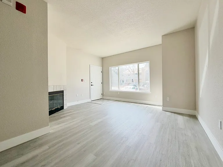 908 S Yampa St #102 — Photo 2