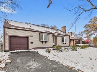 686 2nd St, Crete, IL 60417