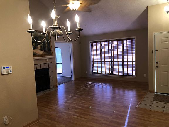 5th image of 815 Midcreek Dr