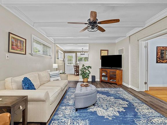 5th image of 122 Manlyn Dr