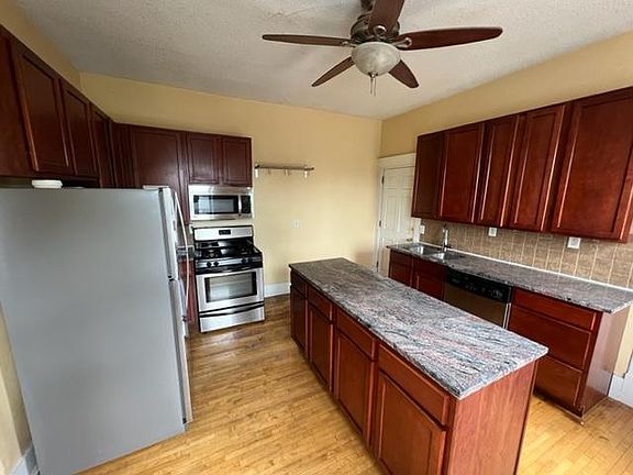 4th image of 400 22nd Ave NE APT 201