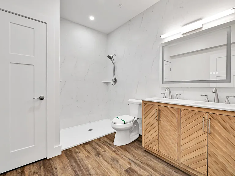 132 E Market St #204 — Photo 12