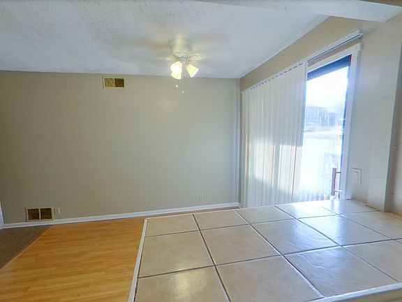 5th image of 713 Dondee Dr #6