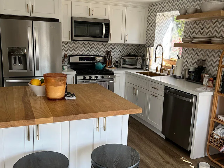 7428 Altiva Pl — Photo 2