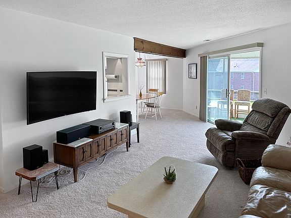 5th image of 25 Jessica Dr APT F