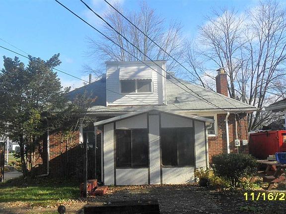 3rd image of 258 Dickinson Ave