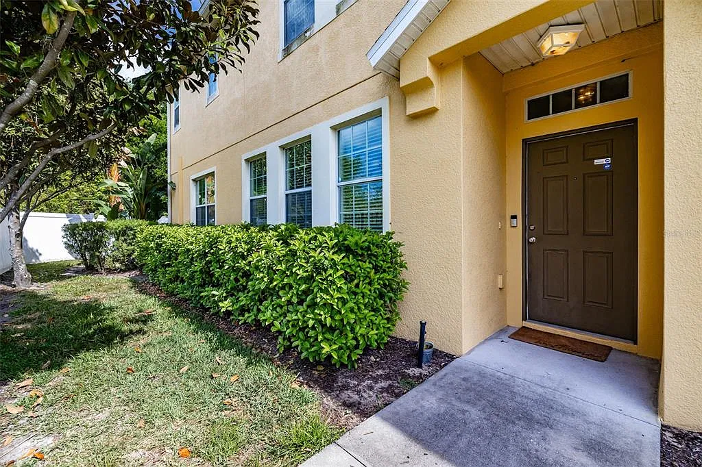 3 bed, 2.5 bath, 1626 sqft, $2,100 — Photo 3