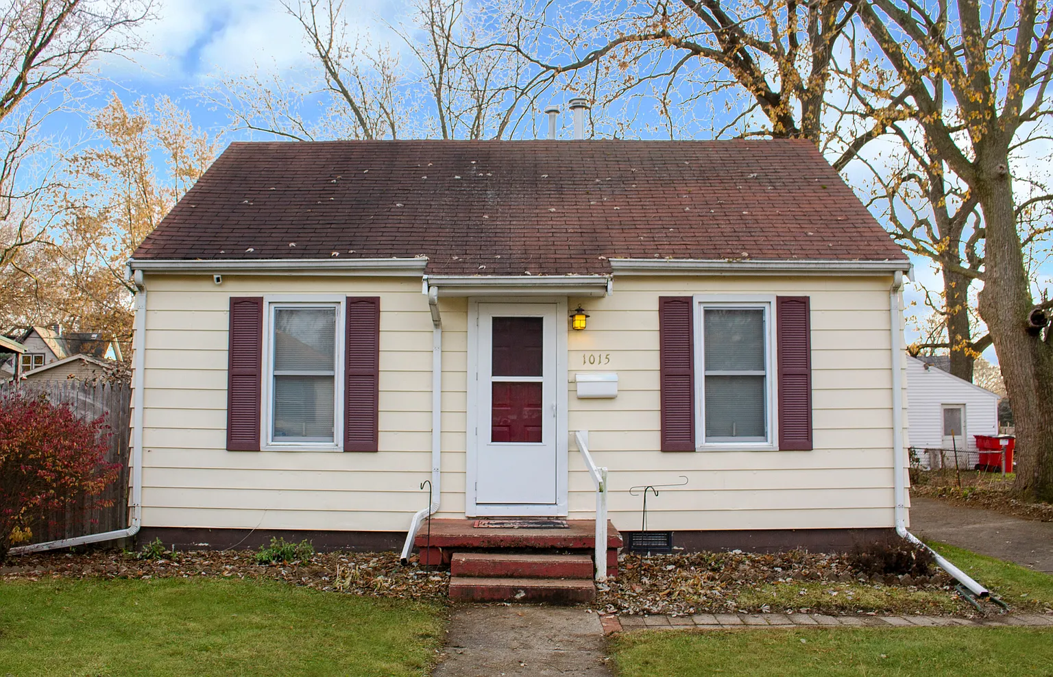 1015 W Beardsley Ave photo 1