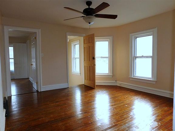 4th image of 74 Broome St