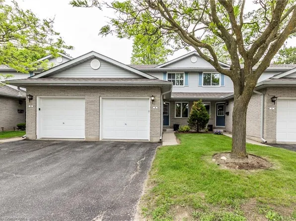 425 Kingscourt Dr #4, Waterloo, ON N2K 3R4