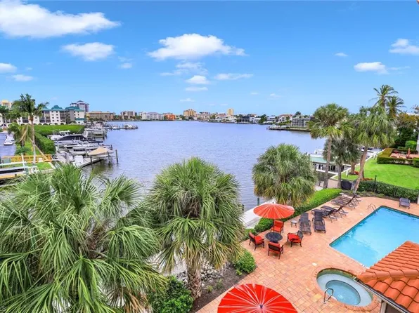 9101 Vanderbilt Dr #1-302, Naples, FL 34108