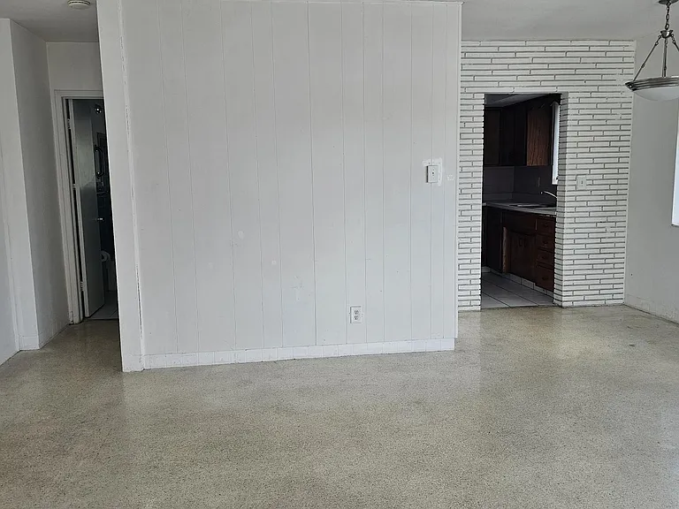 2734 NE 32nd St #1 — Photo 7