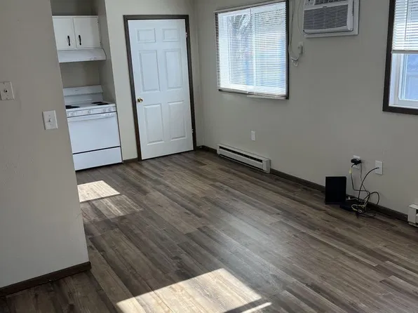 Indy 8, 200 9th Ave NW APT 3, Independence, IA 50644