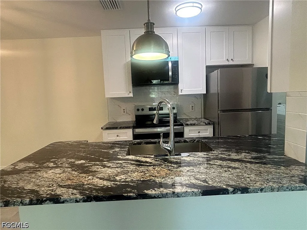 2 bed, 2.0 bath, 883 sqft, $1,500 — Photo 3