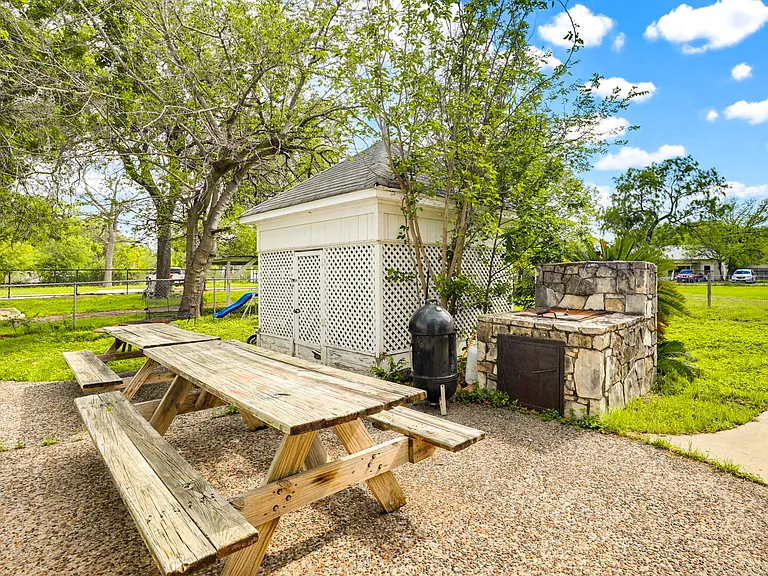 757 N Getty St — Photo 35