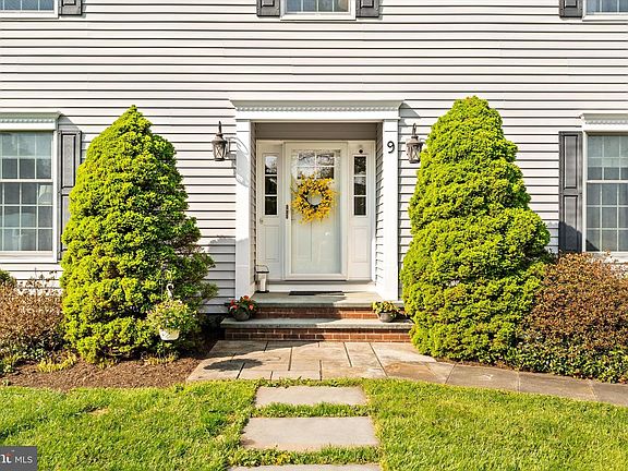 3rd image of 9 Holly Ln