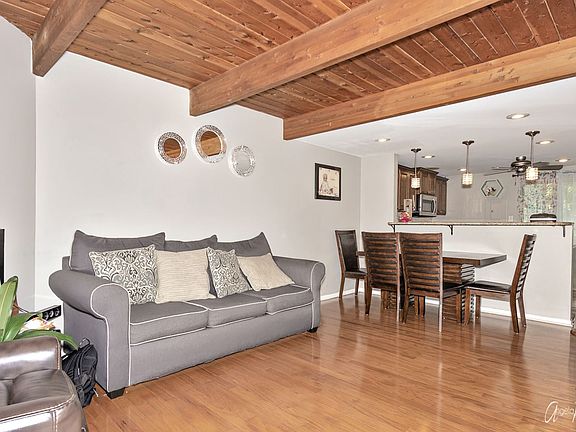 2nd image of 438 Normandie Ln