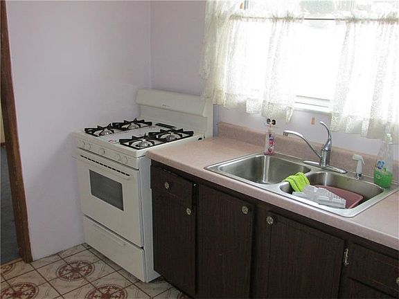 5th image of 1401 Herbert St