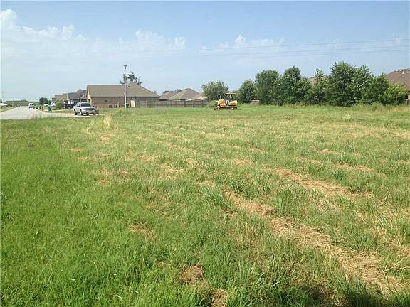 2nd image of 1032 Tarah Knolls Cir