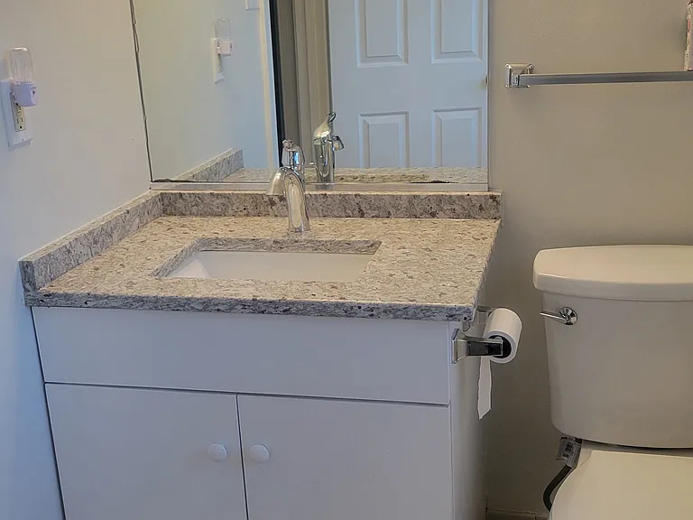 216 E Marshall St — Photo 7
