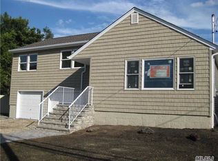 1916 N Jerusalem Rd, Bellmore, NY 11710