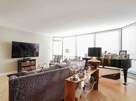 5th image of 990 N Lake Shore Dr APT 20B