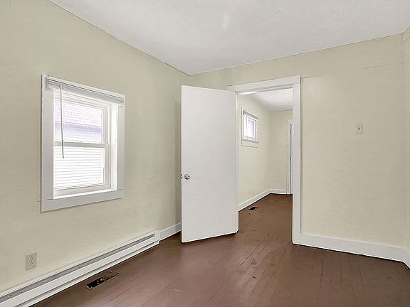 4th image of 1418 N Kealing Ave