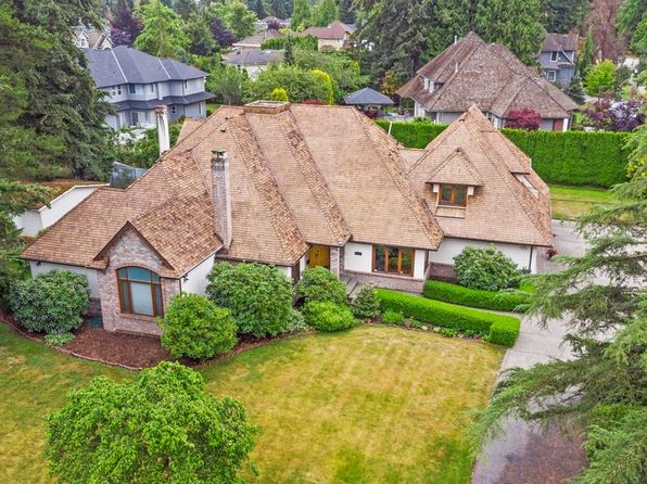 13822 24th Ave, Surrey, BC V4A 2G9