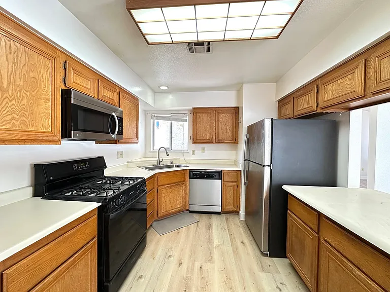 3124 Gentle Breeze St — Photo 9