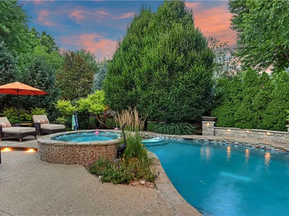 14107 Howe Dr, Leawood, KS 66224