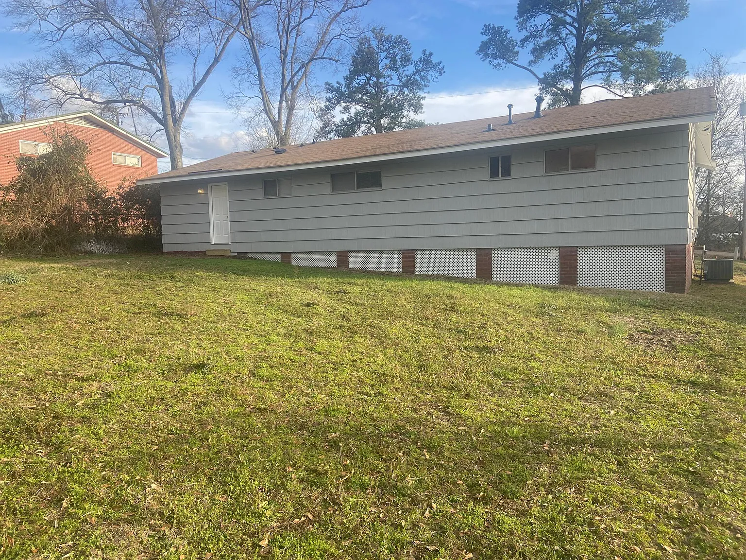 102 Hilltop Dr — Photo 4