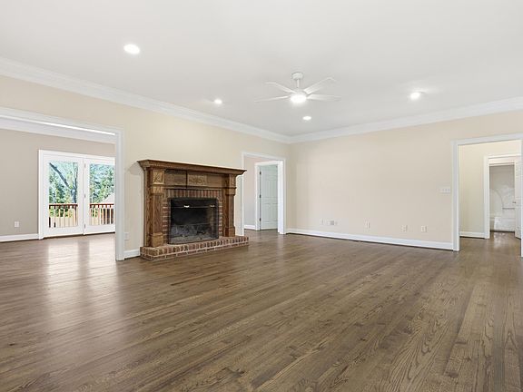 5th image of 306 Forestglade Ln
