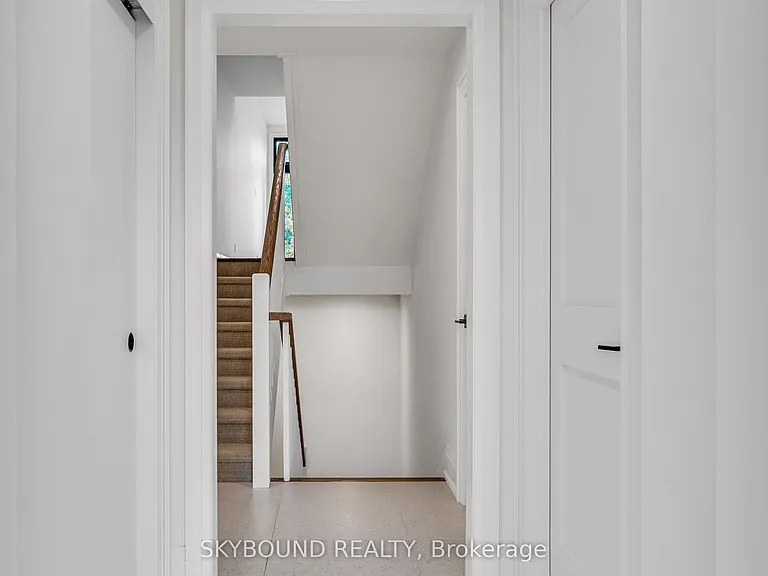 323 Mortimer Ave #B — Photo 32