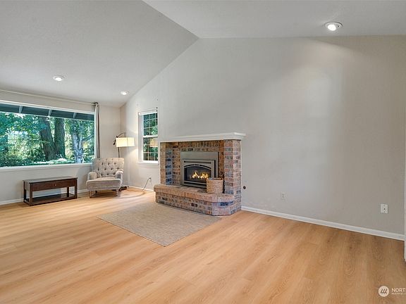4th image of 13405 21st Avenue S
