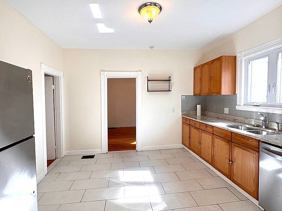 4th image of 59 Judson St Floor 1