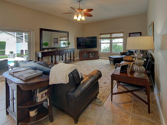 3rd image of 1082 Alvina Ln