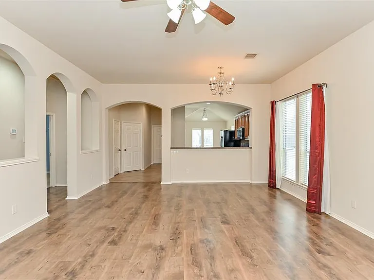 2106 Castle Gardens Ln — Photo 7