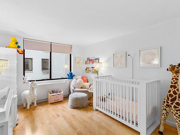 4th image of 303 Greenwich St #5H