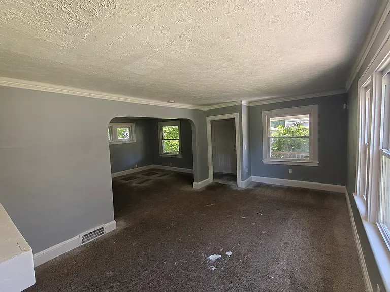 1024 Whittier Ave — Photo 6