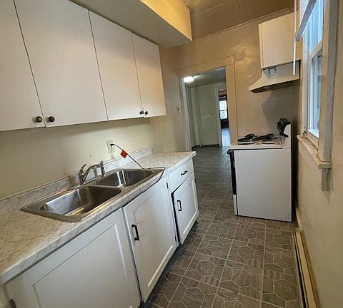 2nd image of 825 N Bromley Ave #1